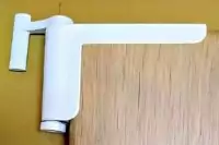 Montierter Türschließer