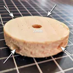 Holzscheibe mit Löchern Holzscheibe mit Löchern