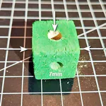 Holzwürfel mit Löchern Holzwürfel mit Löchern