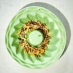 Blüten auf dem Boden der Form