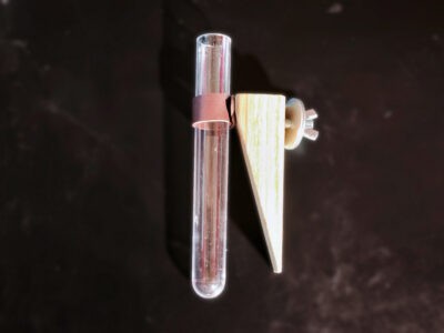Asthalter mit Vase